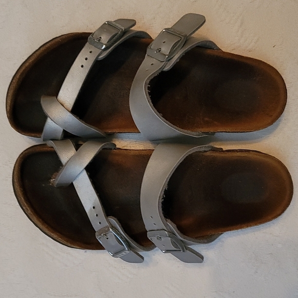 Birkenstock silver 100% leather upper adjustable straps  child sz 32 - Picture 8 of 8
